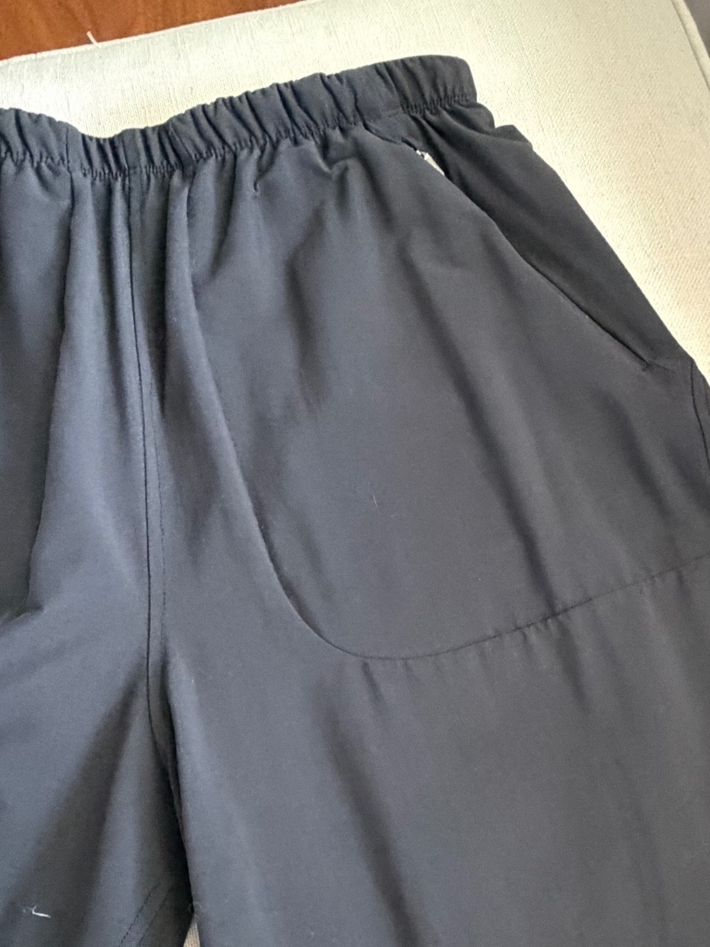 Lululemon Lightweight Mid-Rise Barrel-Leg Cropped Pant Black | Size 4 - Picture 11 of 12